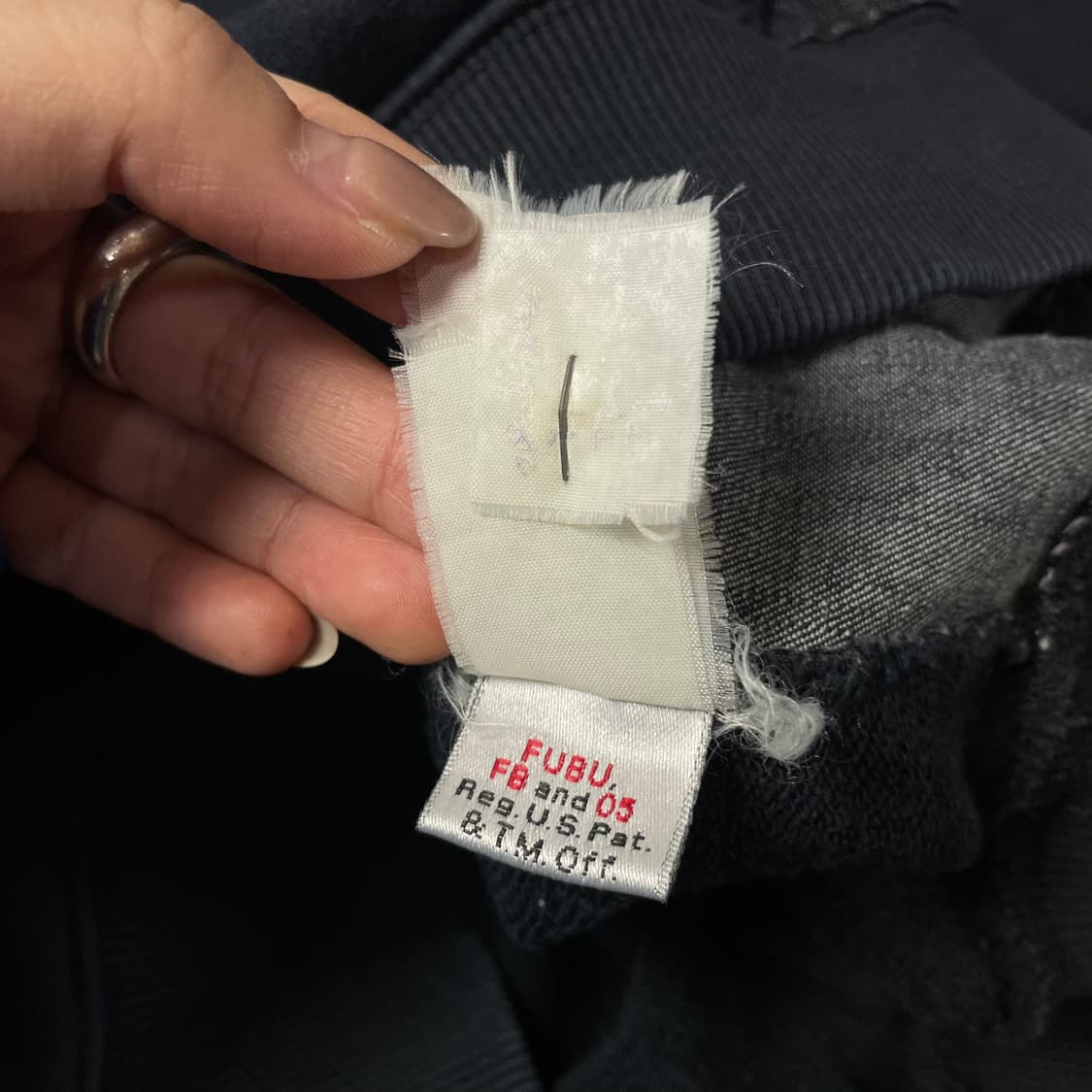 후부 블랙 프린팅 디테일 05 맨투맨 95 상품이미지8