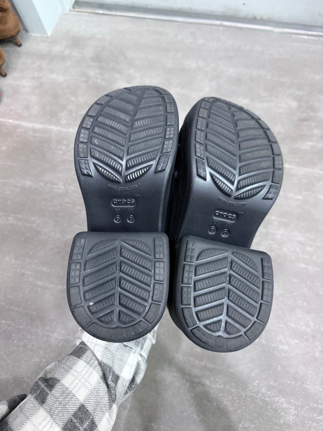 크록스 사이렌 클로그 블랙 6 (250) 상품이미지8