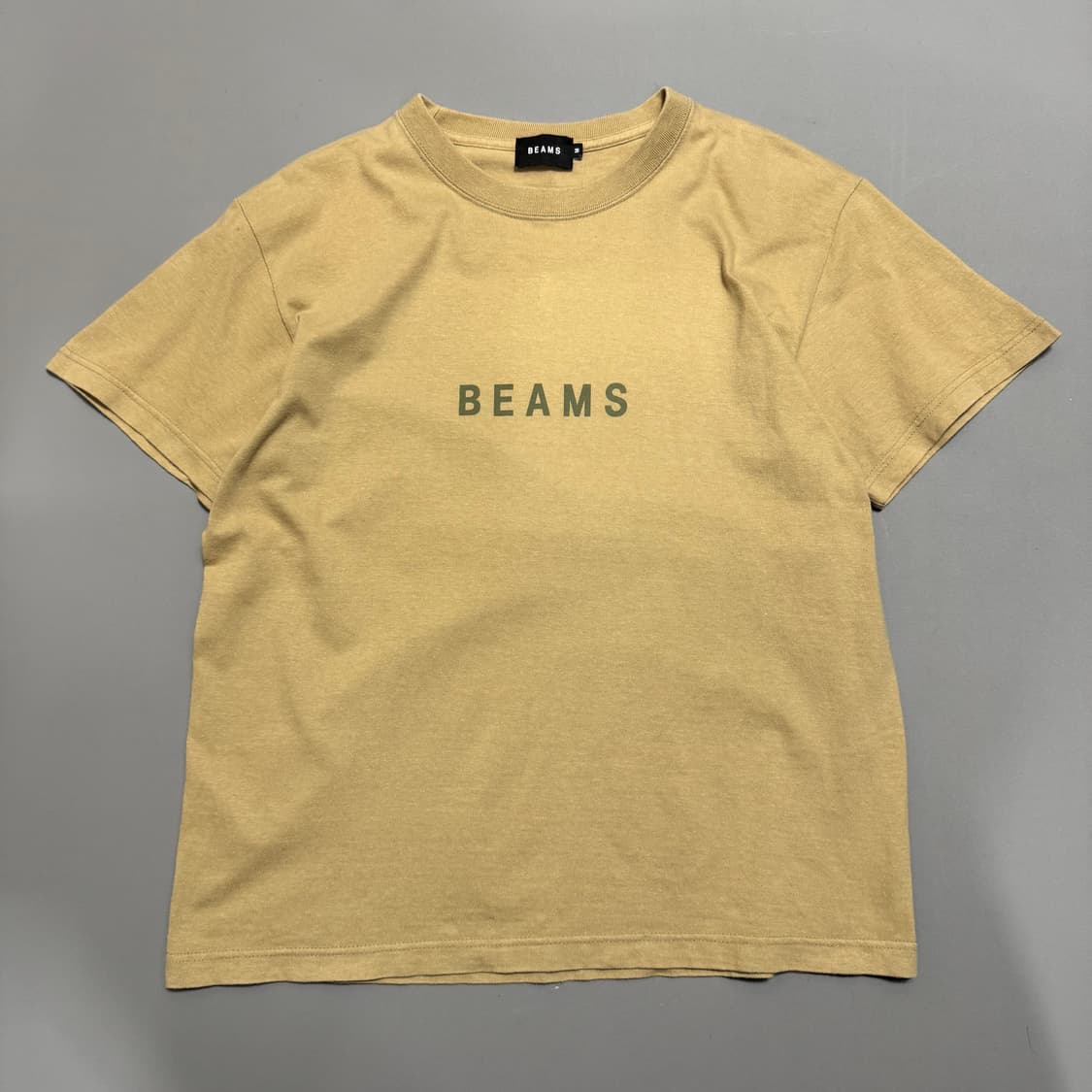 빔즈(BEAMS) 베이지컬러 프론트 나염 로고 코튼 크루넥 반팔 상품이미지6