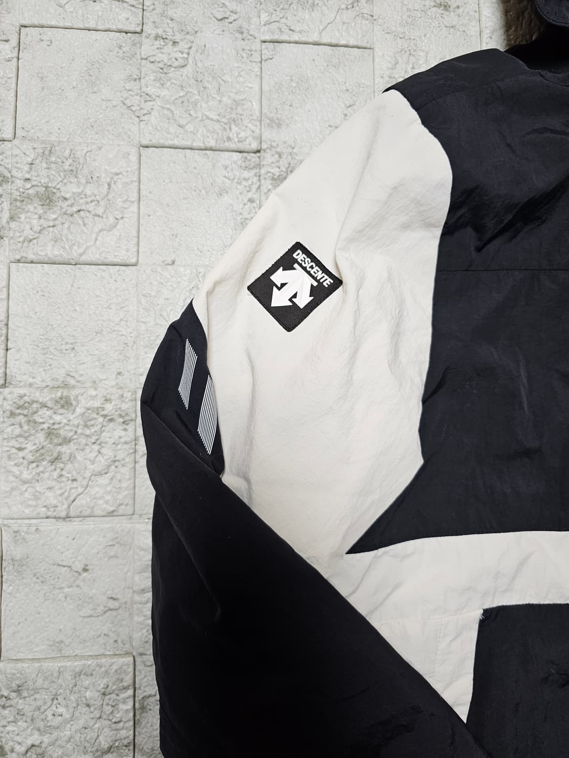 데상트 바람막이  상품이미지4