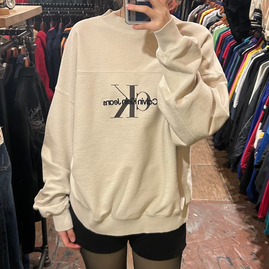 [HI] 캘빈클라인 미니멀 로고 크림 맨투맹 상품이미지4