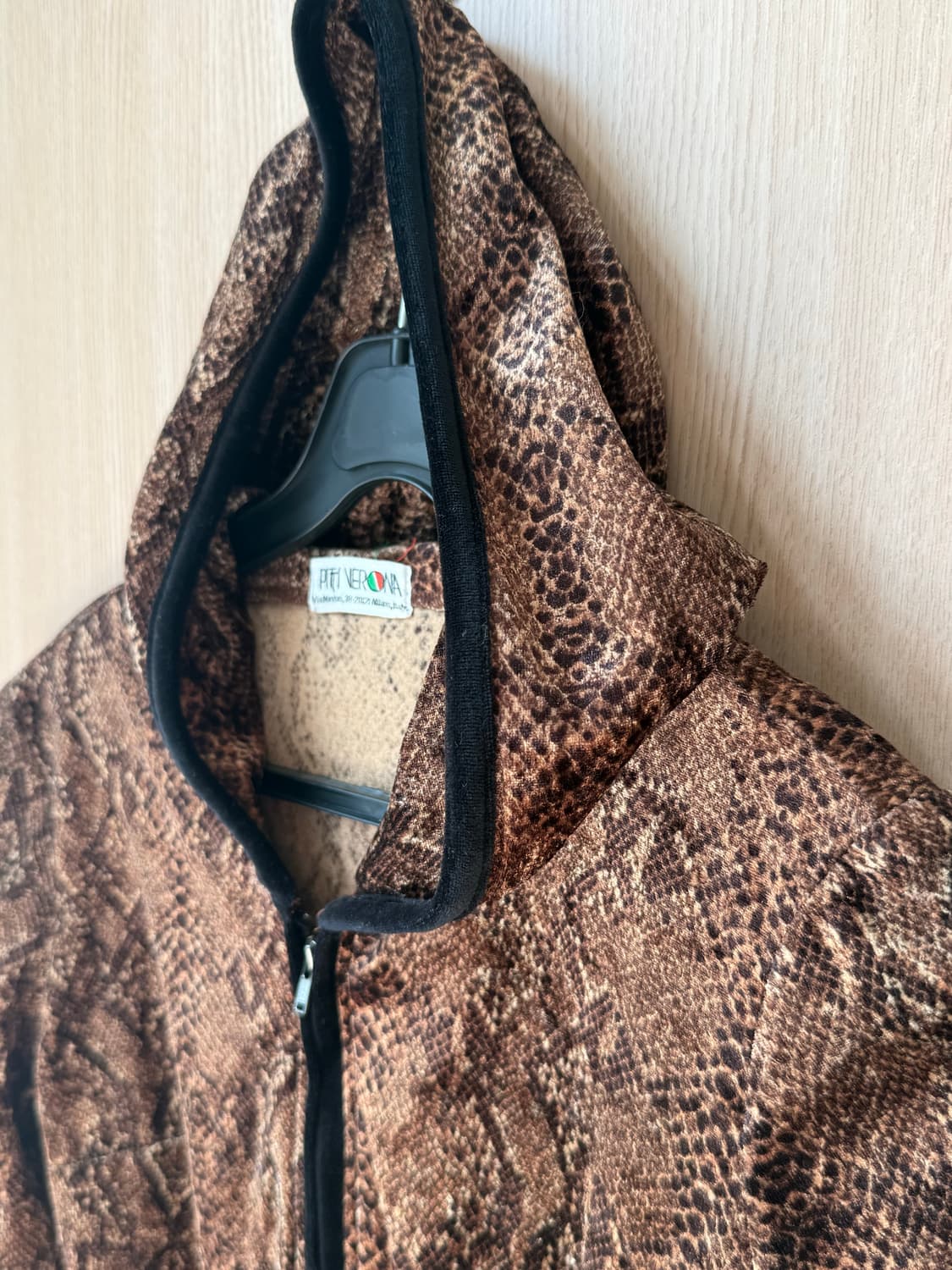 PITTI VERONA  뱀피무늬 벨벳 후드집업 상품이미지2