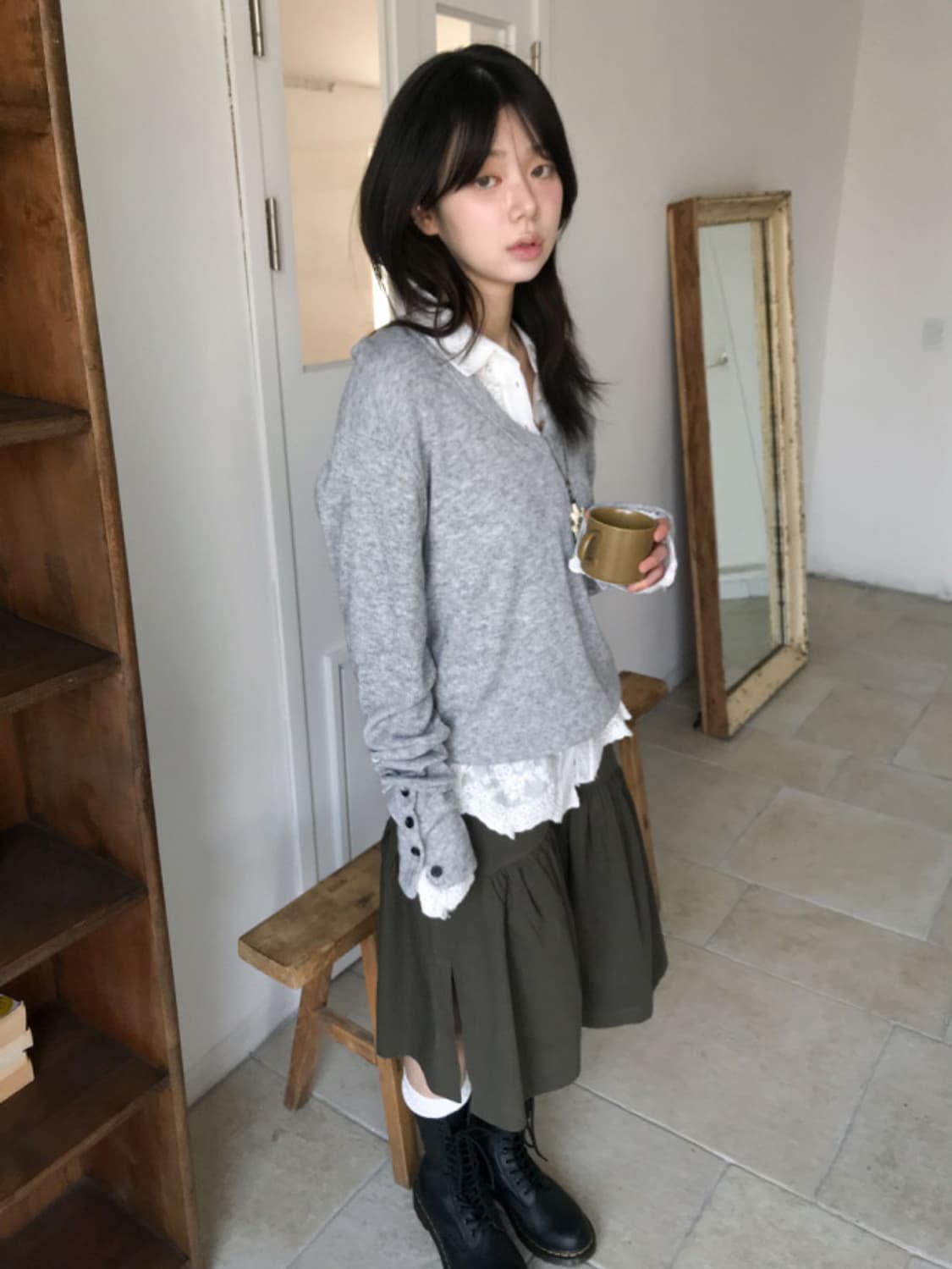 서울베이스드 버튼 브이넥 니트  상품이미지2