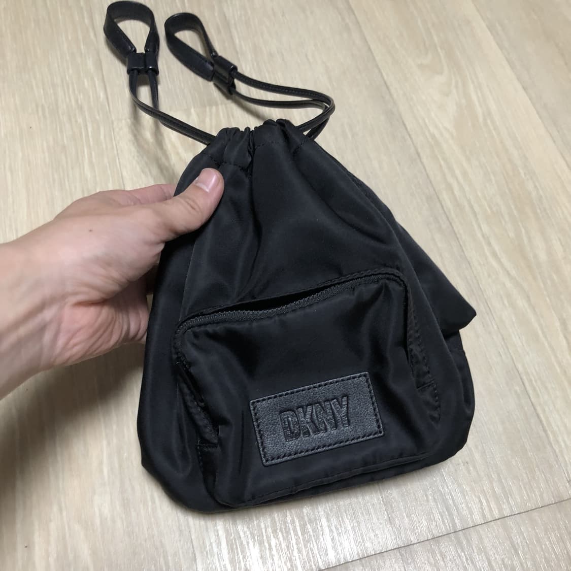 (ONE SIZE) DKNY 블랙 드로우 스트링 버킷백 상품이미지2