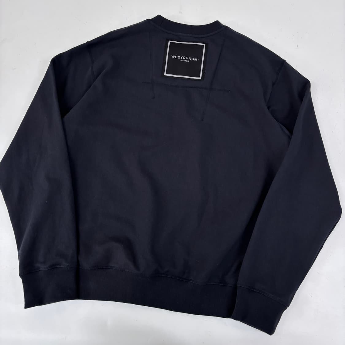 우영미 스퀘어 로고 맨투맨 상품이미지4