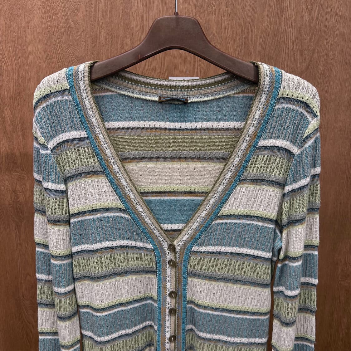 캐서린 안드레 스트라이프 니트 가디건 멀티 텍스처 배색 디테일 민트 블루 상품이미지4