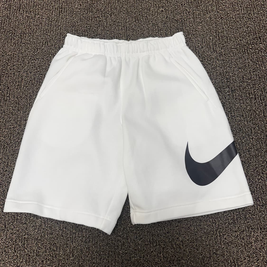 NIKE 나이키 스우시 기모 반바지 운동복 화이트 S 상품이미지1