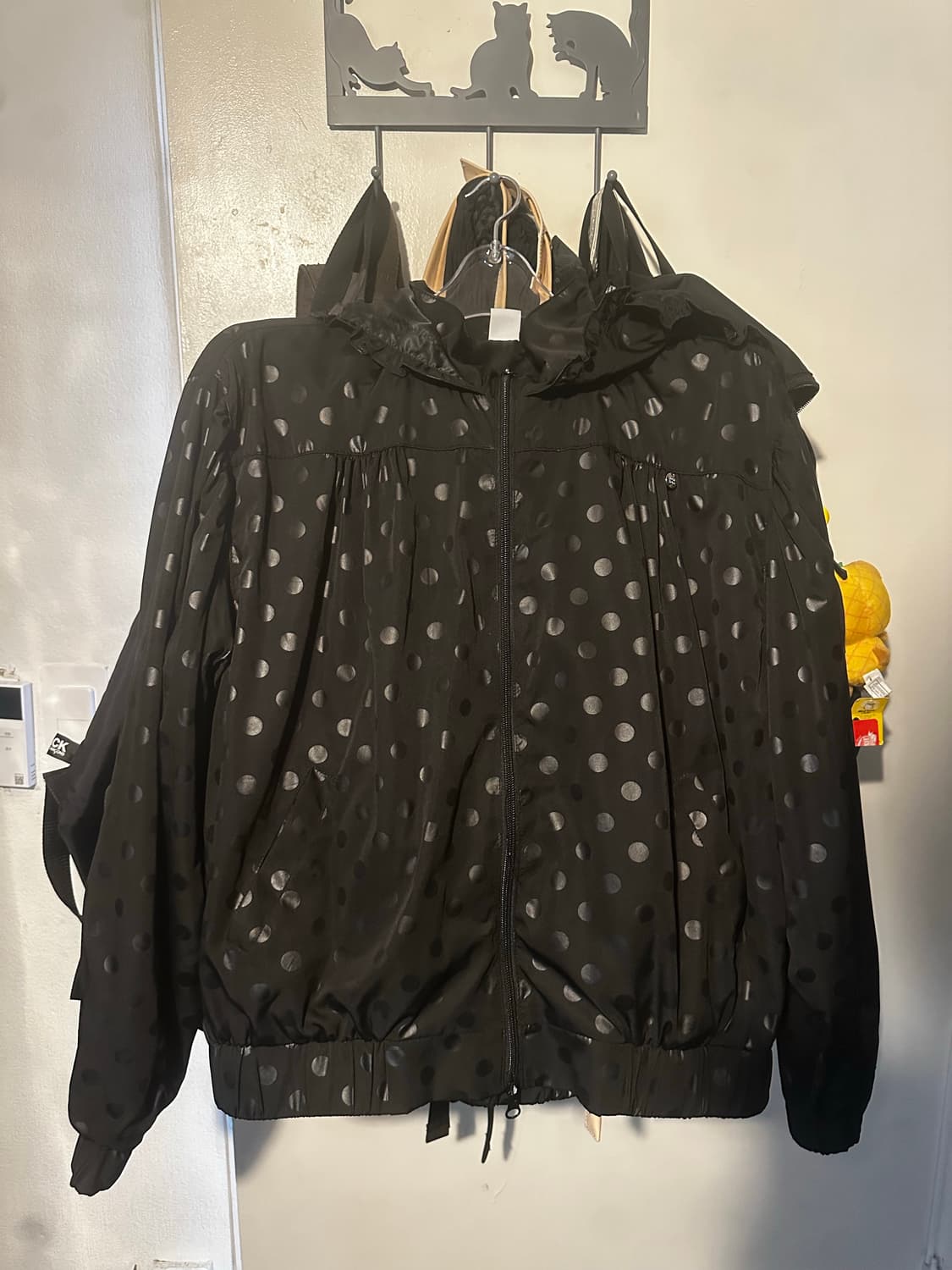 론론 DOT PENDANT FRILL HOODIE WIN D JUMPER 상품이미지4