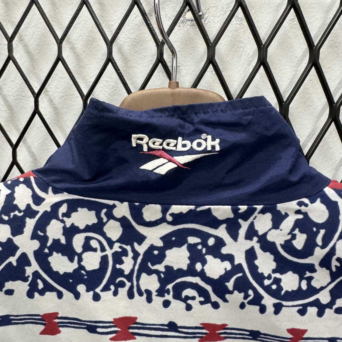 90s 리복 올드스쿨 바람막이 트라이벌 패턴 디테일 네이비 배색 상품이미지6