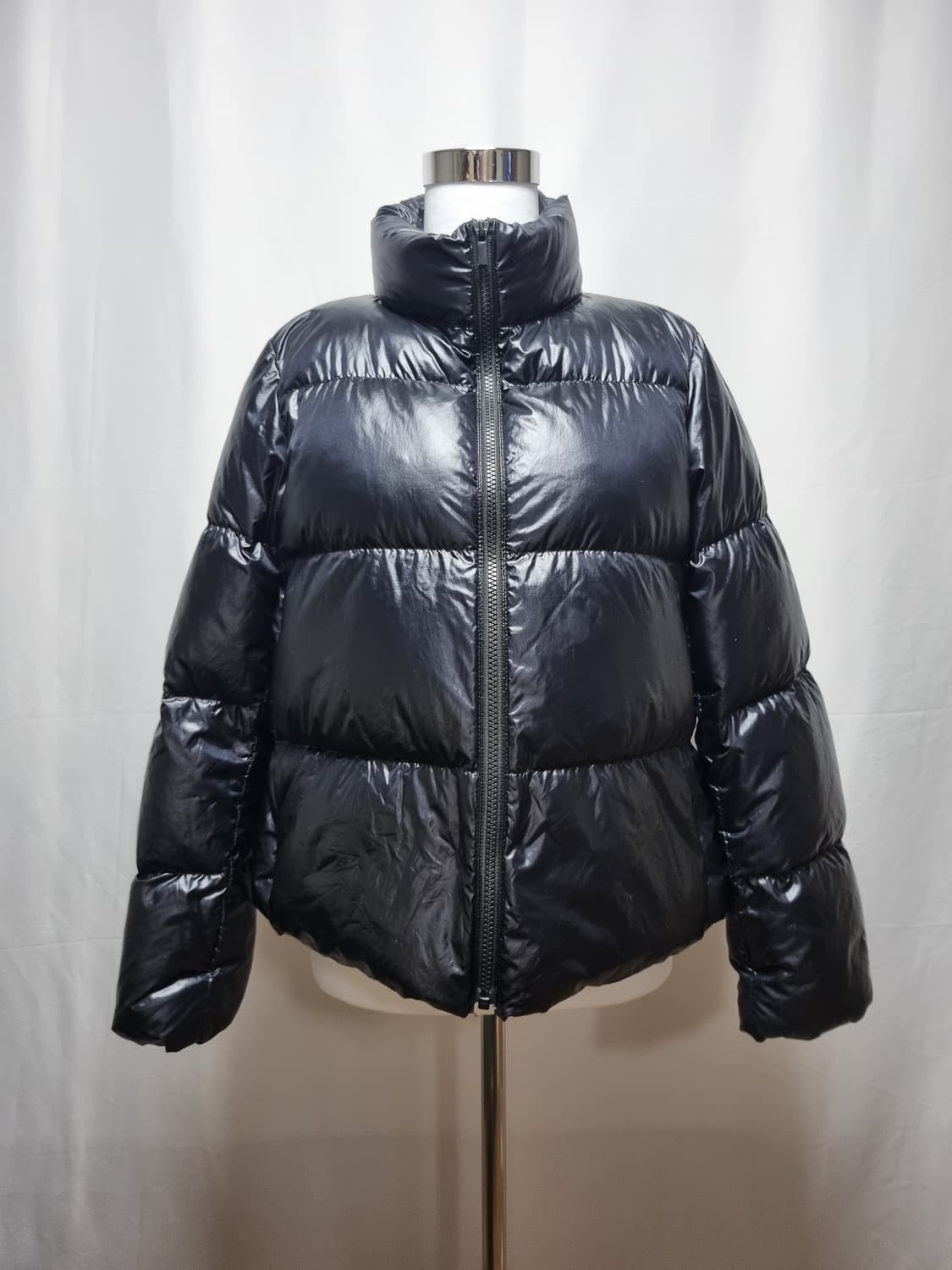 유니클로 울트라 라이트 다운 유광 패딩 상품이미지1