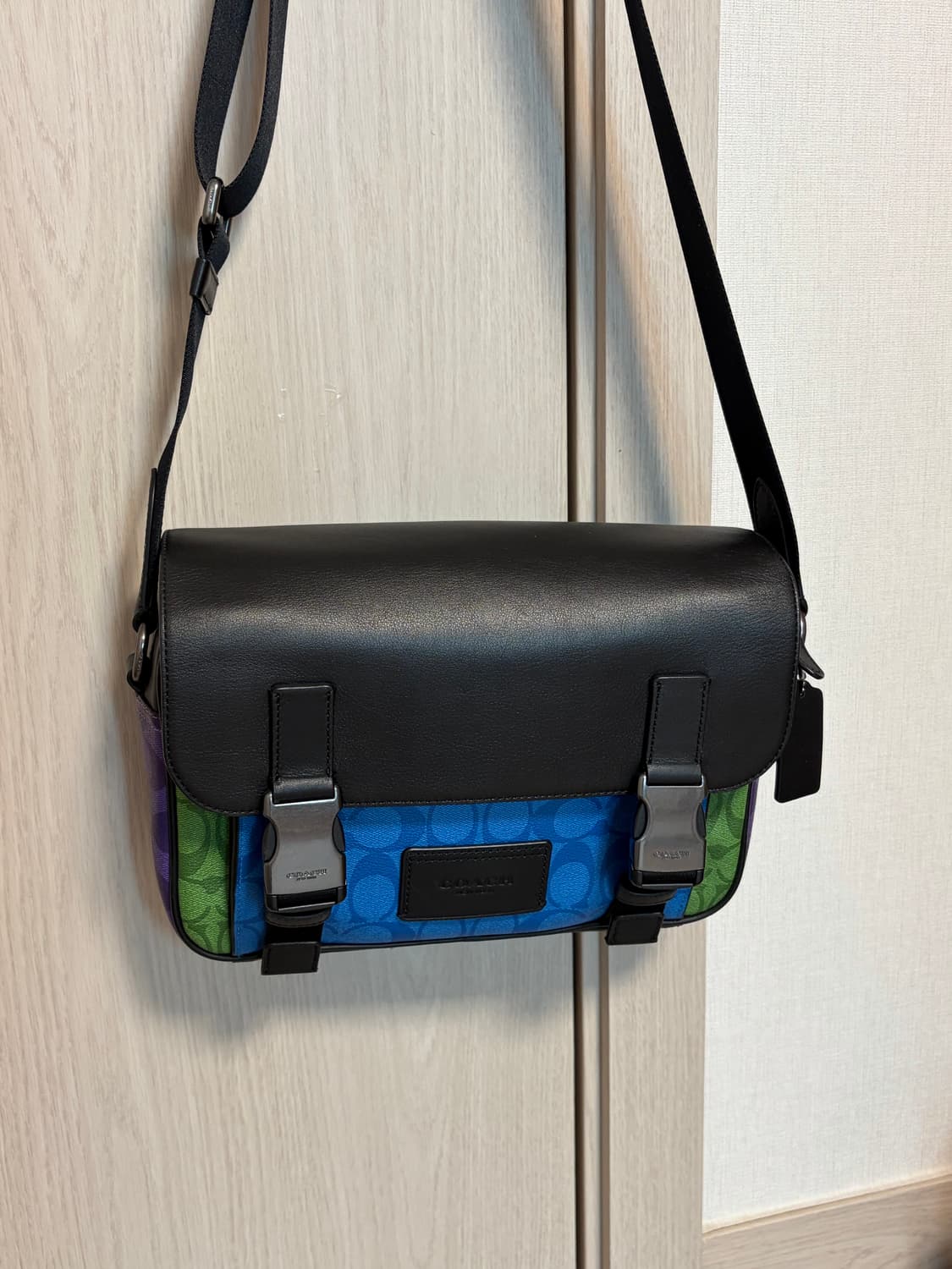 코치 크로스바디백 상품이미지1