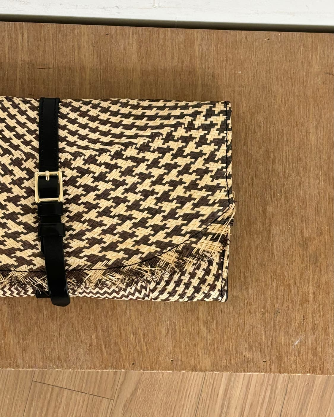 버버리 프로섬 스트로 벨티드 클러치 상품이미지3