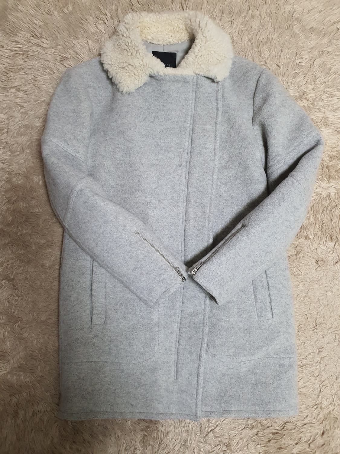 띠어리 겨울 자켓  상태 굿 사이즈 55까지 가능해요. 상품이미지1