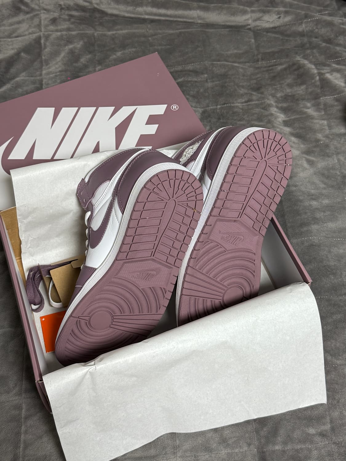 나이키 에어조던1 하이 OG 마우브(A+ 중고상품) 상품이미지4