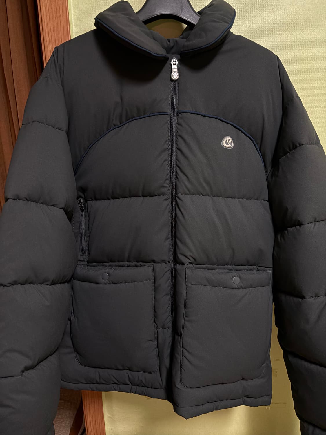 스마트어반유즈풀 코이세이오 프론트 포켓 패딩 다크그레이 상품이미지1