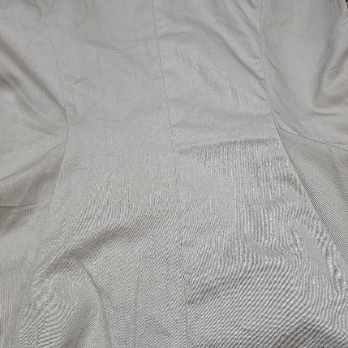 바디라인 라떼갸루 베이지 블라우스 트랄라라 엑시즈팜 리즈리사 상품이미지2
