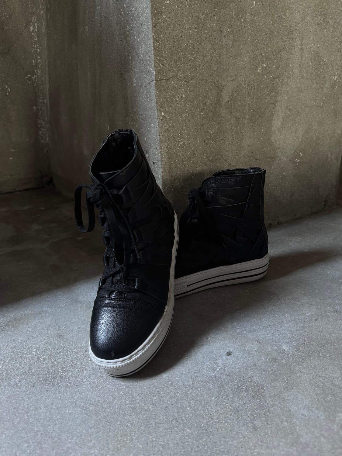 detail sneakers 상품이미지3