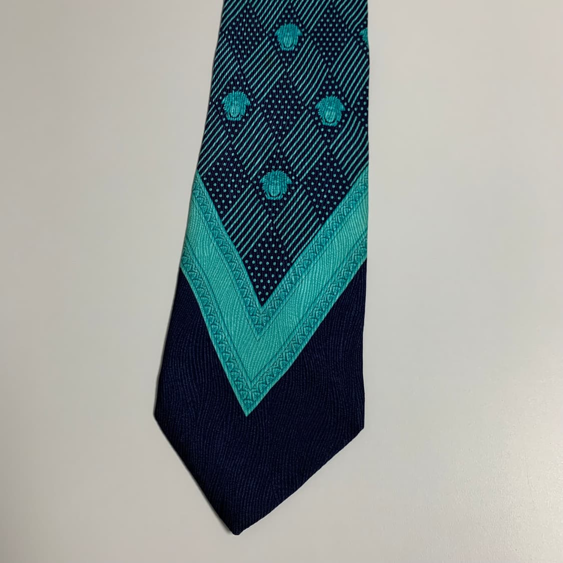 베르사체(VERSACE) 명품넥타이 A등급 9.9cm 미세이염존재 상품이미지8