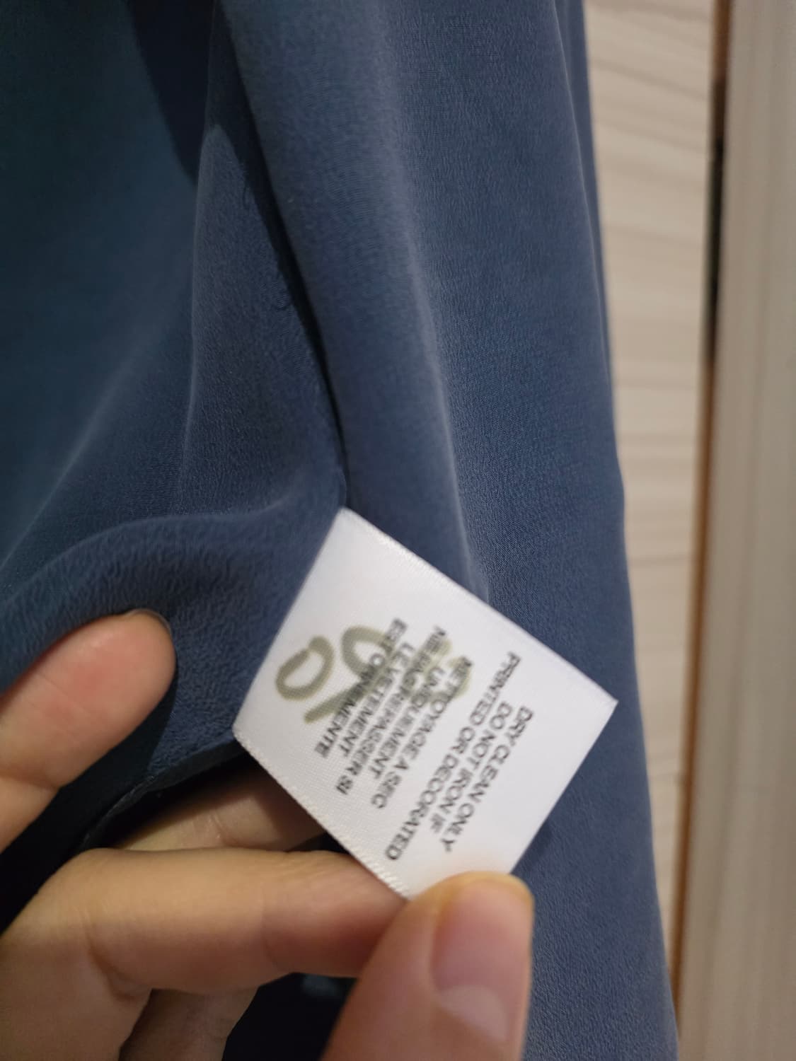 정품 이큅먼트 실크 블라우스 네이비 m사이즈 상품이미지7