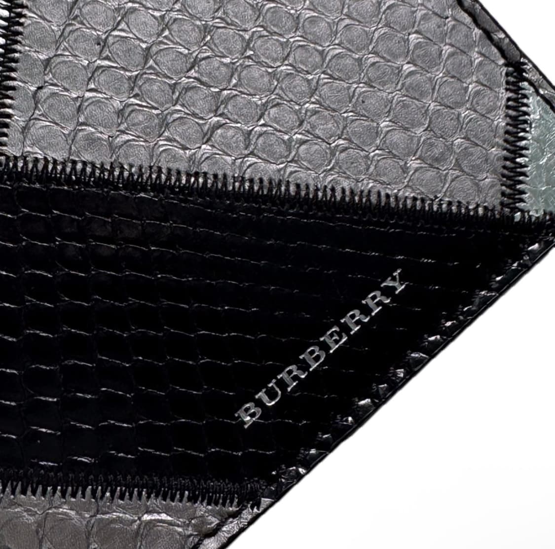 버버리 파이톤 카프스킨 패스포트 홀더 여권 지갑 그레이 블랙 상품이미지7