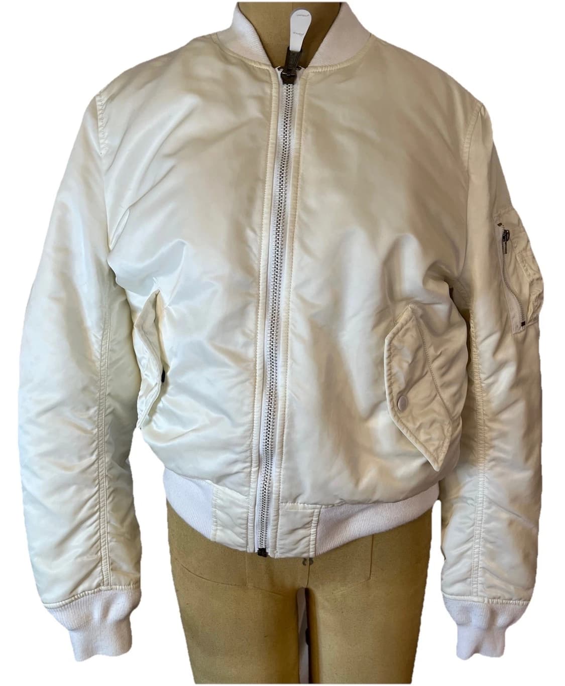 알파 인더스트리X오프닝 세레모니 아이보리 슬림 핏 플라이어스 봄버 재킷 상품이미지1