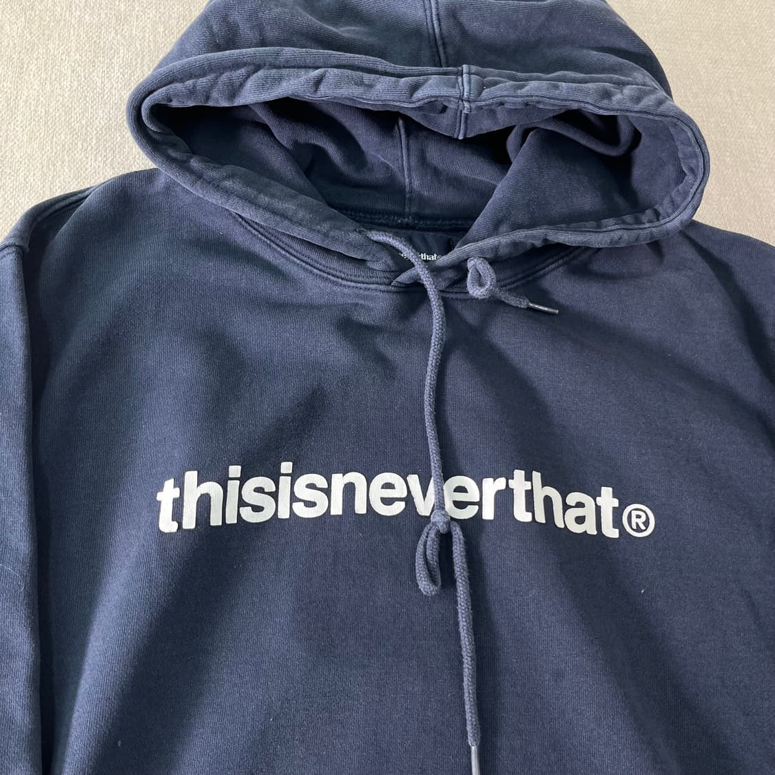 100 디스이즈네버댓 빅로고 네이비 맨투맨 상품이미지2