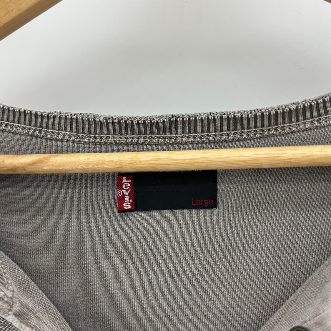 [Levi's] 리바이스 워싱 컷오프 헨리넥 반팔티셔츠 상품이미지5