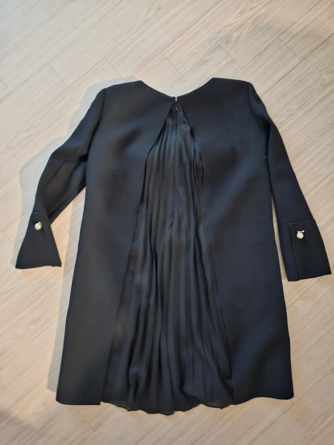 한섬 마인(MINE) 블랙 울 플리츠 원피스 상품이미지1