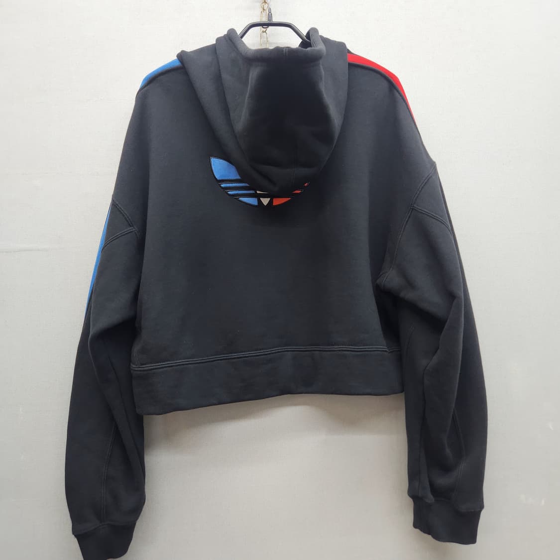 아디다스 멀티컬러 삼선 백 로고 크롭 후드티 M(XL) 상품이미지4