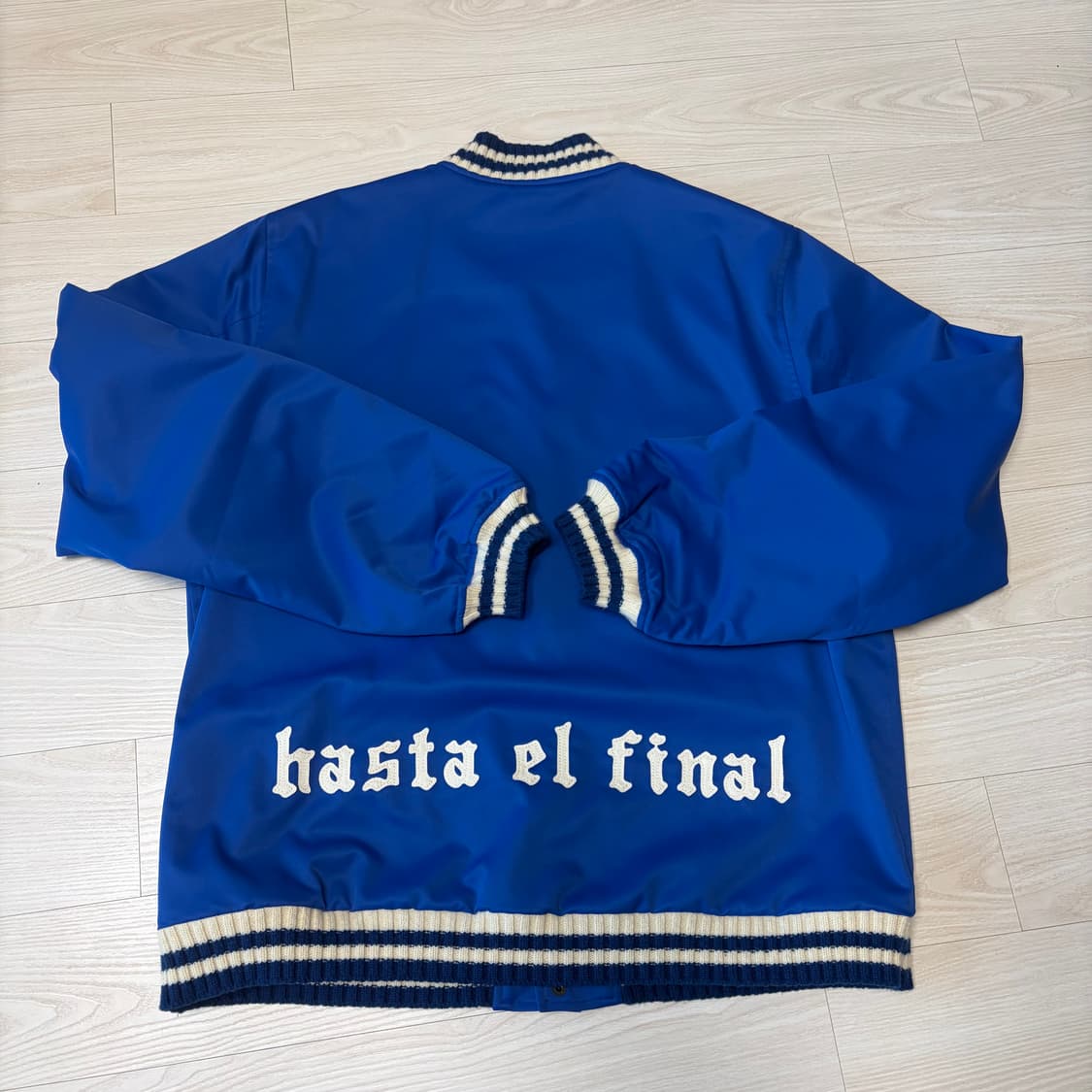 블랙아웃 피어스 스타디움 자켓 블루 M사이즈 상품이미지2