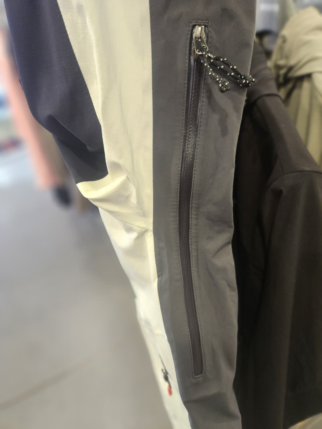 마운틴하드웨어 방수 등산 자켓 / 고어텍스급 기능성마운틴하드웨어 기능성  상품이미지6