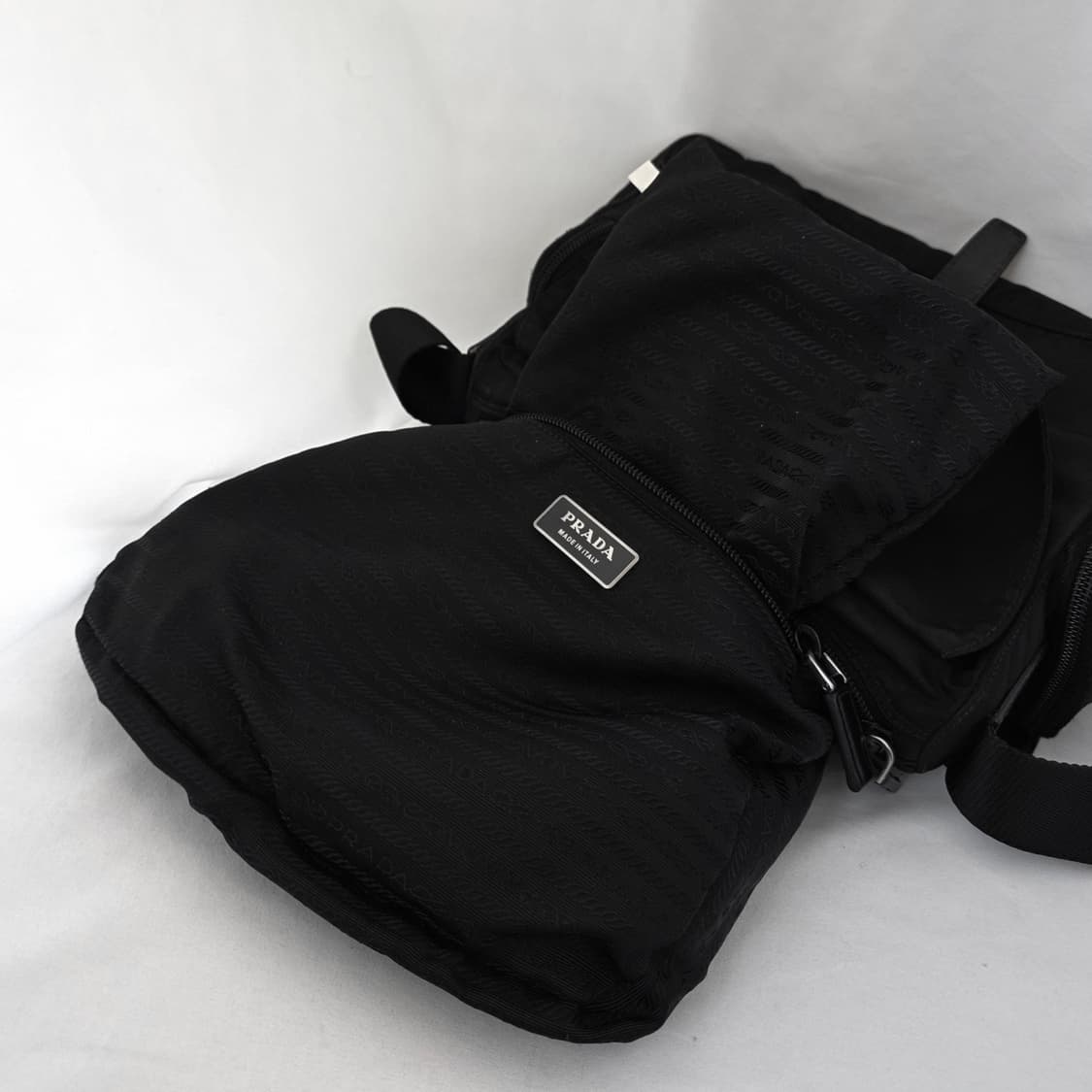 [정품 PRADA] 프라다 사이드 투포켓 나일론 크로스백 남녀공용 상품이미지8