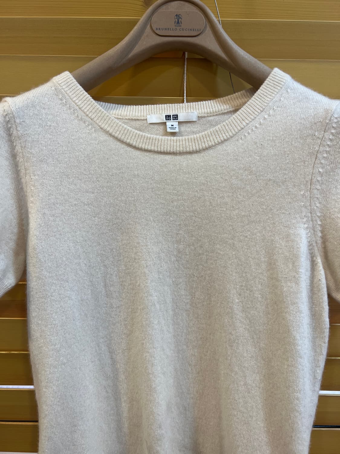 유니클로 여성 아이보리 캐시미어100니트 반팔라운드니트 상품이미지1