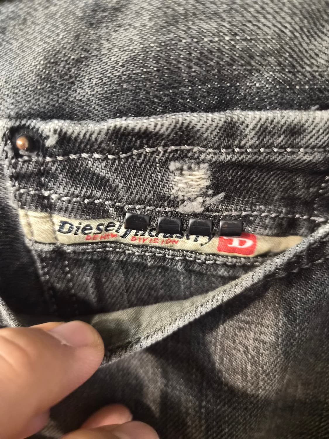 30) 디젤 사파도 슬림 스트레이트핏 데님 팝니다 상품이미지3