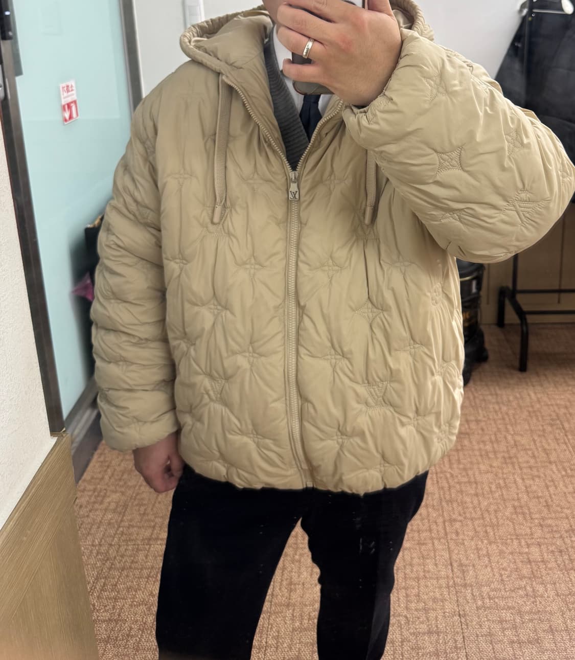 24FW 루이비통 모노그램 퀄티드 후드 패딩 자켓 베이지 상품이미지5