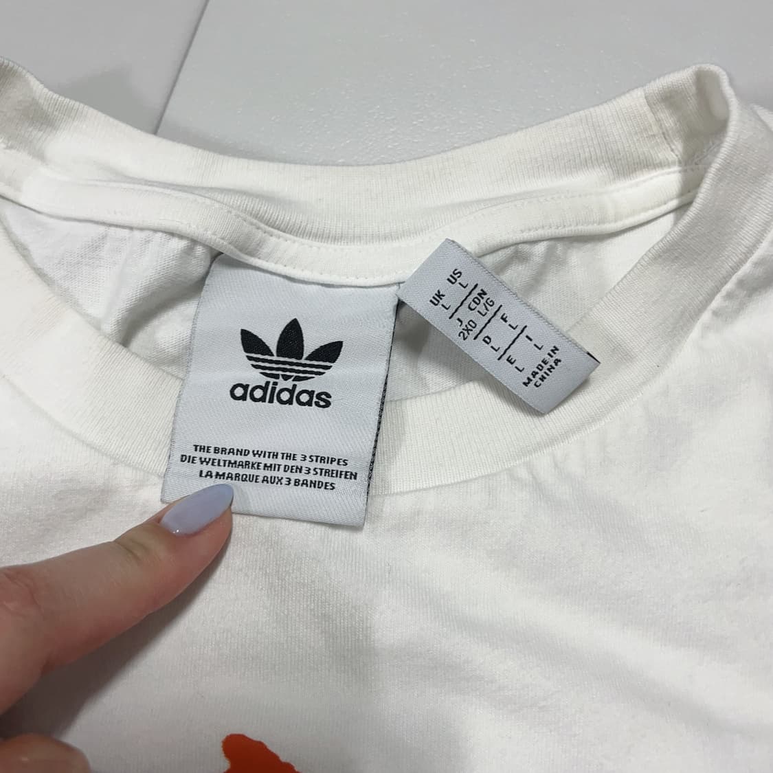 [정품] 아디다스 화이트 오렌지 프린팅 반팔티 [ L ] 상품이미지4