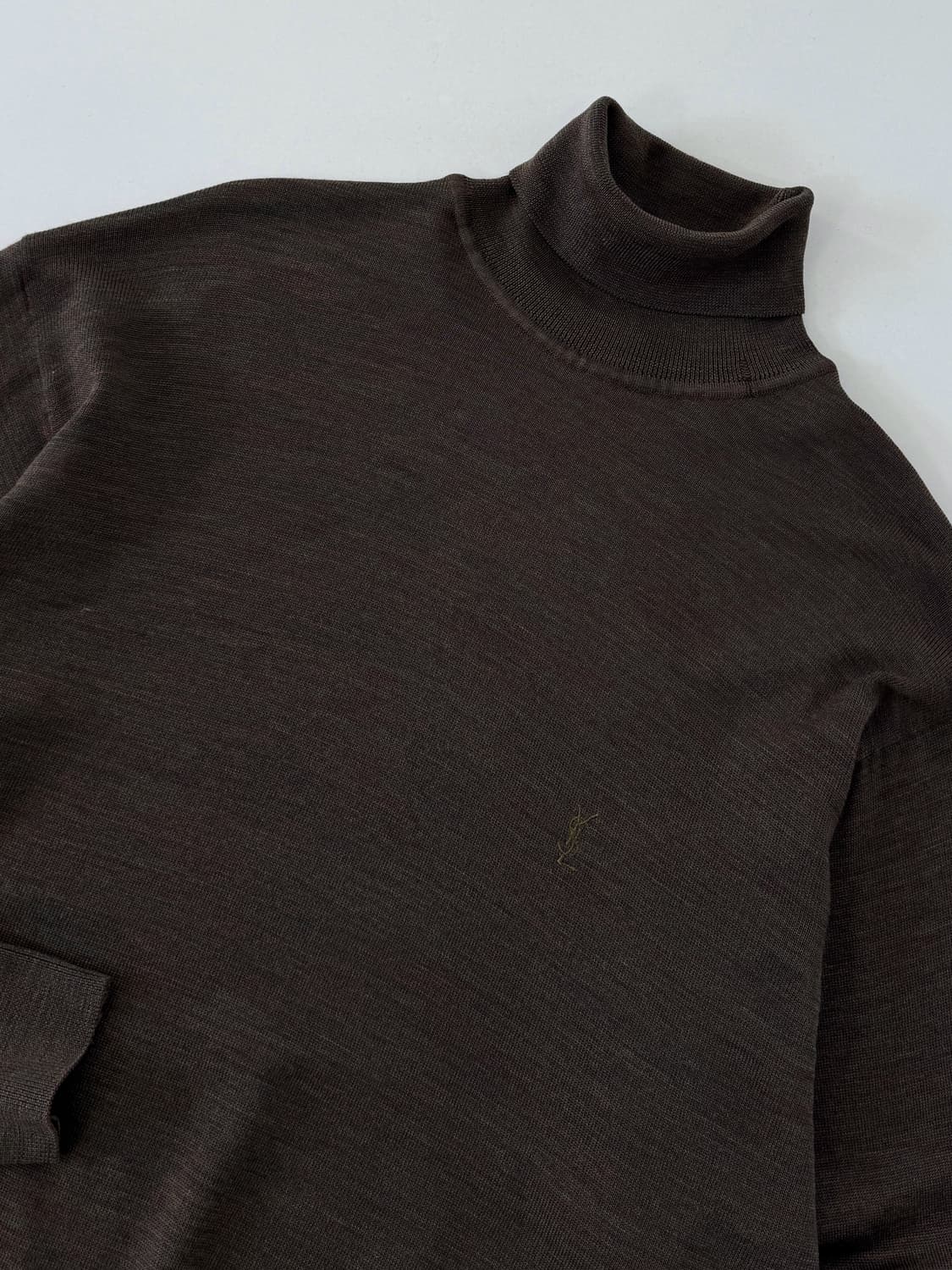 입생로랑 루즈핏 90‘s 카키브라운 울 폴라 니트 상품이미지3