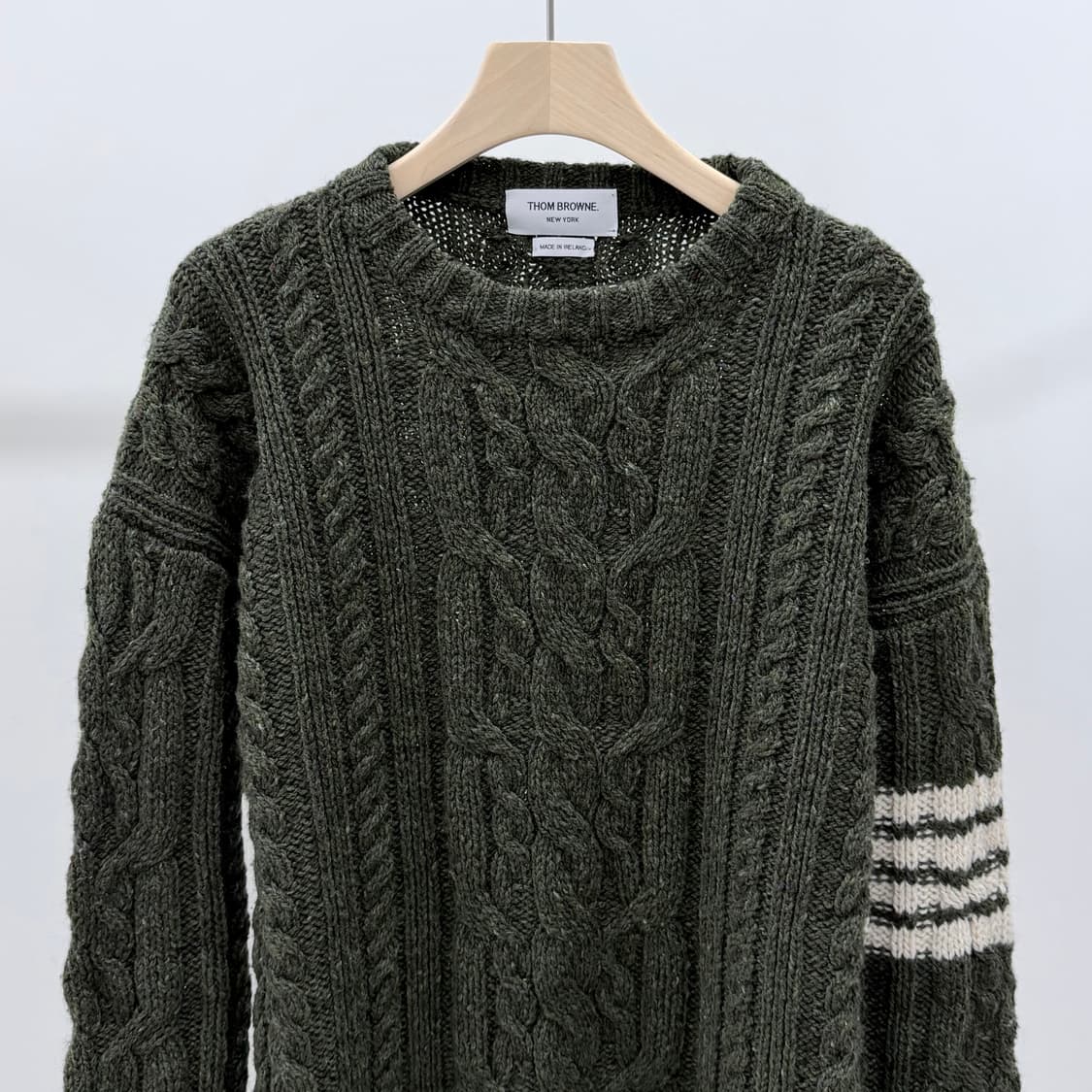 [S급/5] 톰브라운 사선완장 아란케이블 니트 스웨터 카키 상품이미지3