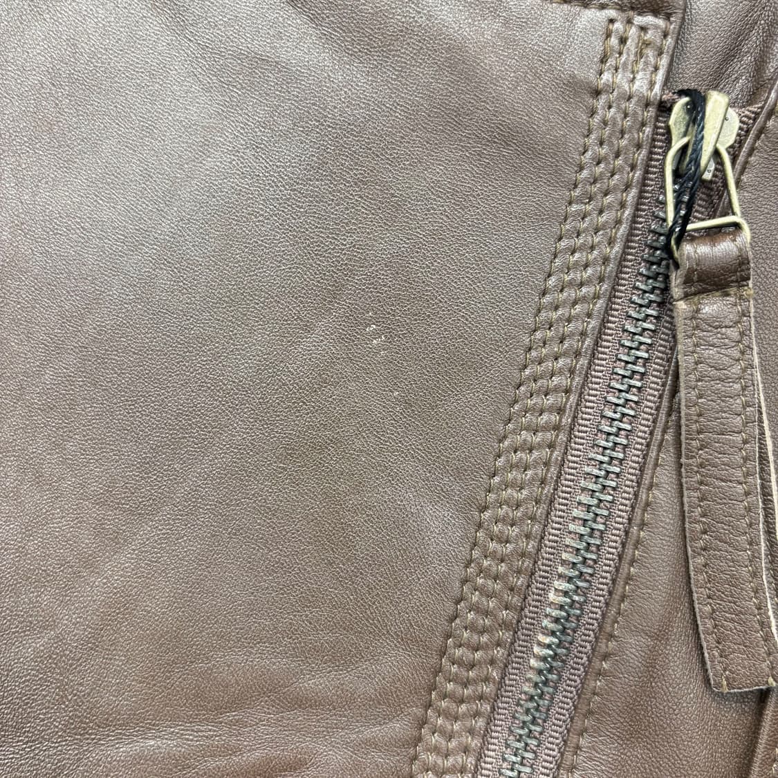 빈티지 레더 라이더 자켓 소매 스트레치 패널 배색 포켓 디테일 브라운 상품이미지9