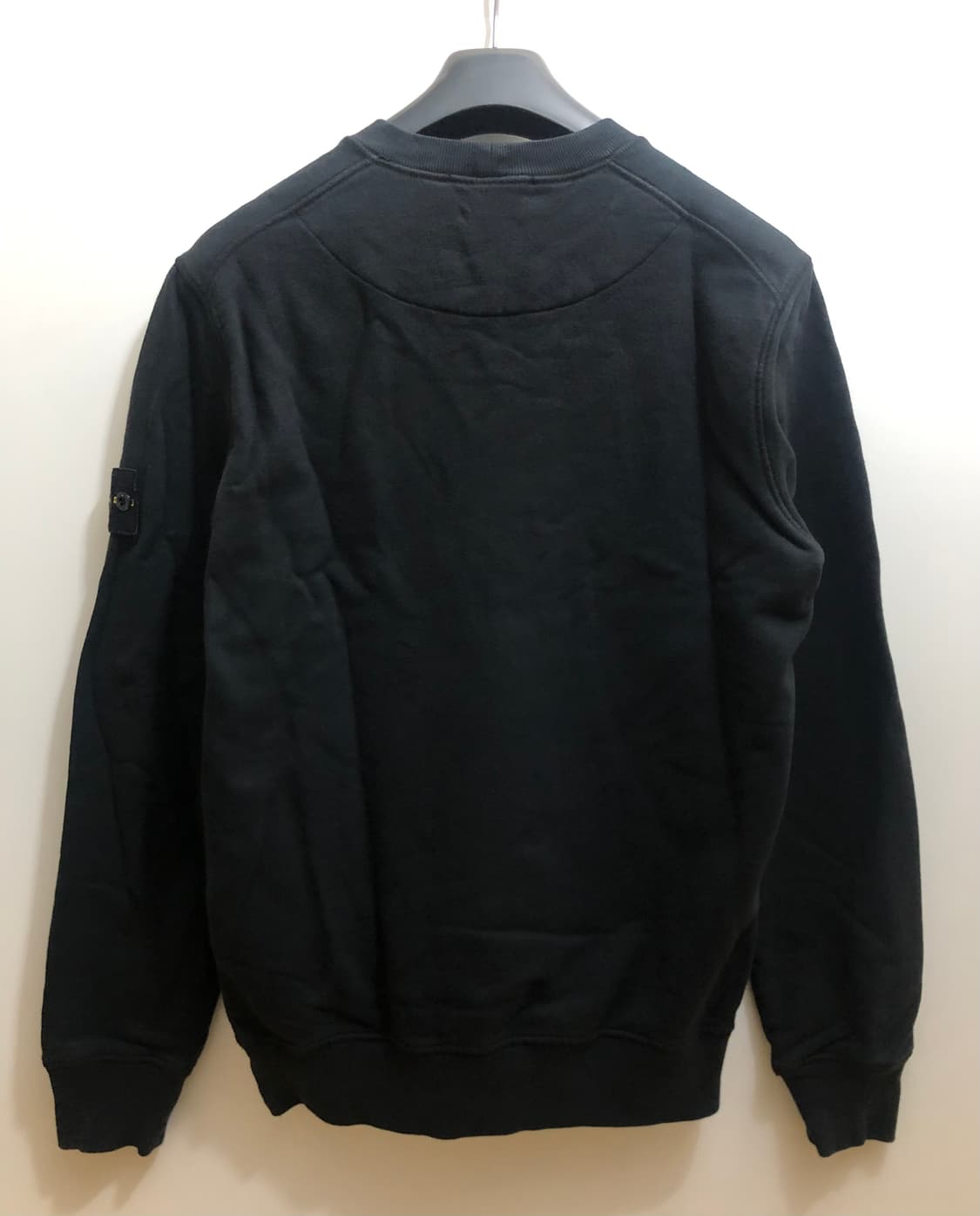 [M] 스톤아일랜드 와펜 패치 기모 맨투맨 블랙 상품이미지2