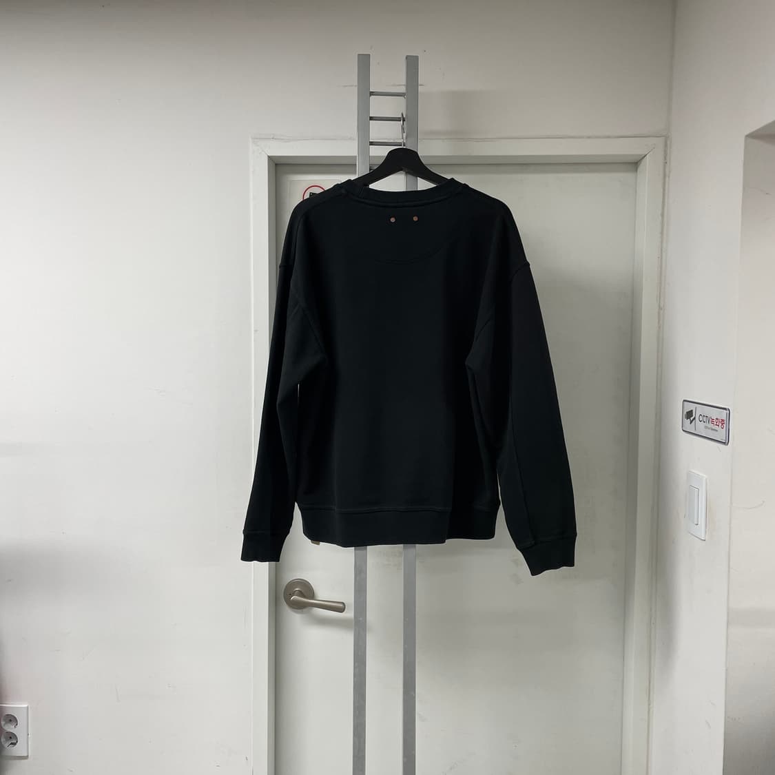 앤더슨벨 블랙 맨투맨 L 상품이미지6