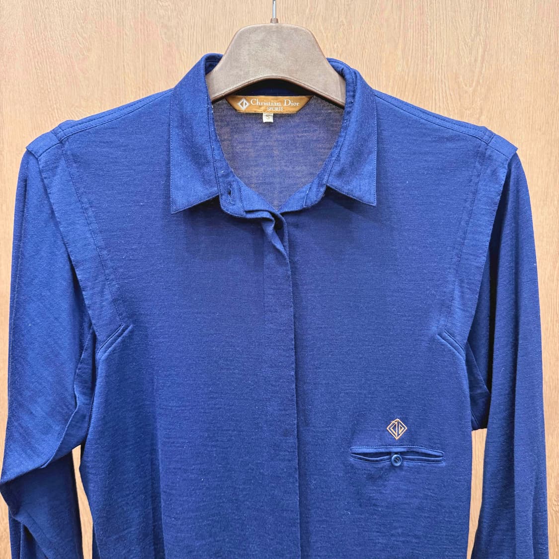 크리스찬 디올 히든 버튼 플래킷 셔츠 미니 로고 자수 디테일 네이비 상품이미지4