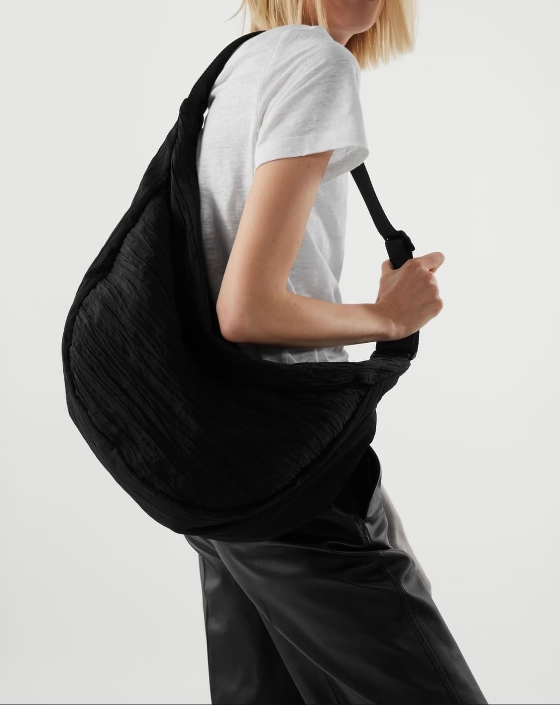 COS 코스 스모크드 크로스바디백 블랙 상품이미지1