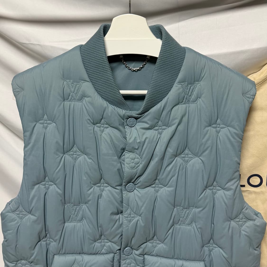 [S+급/48] 루이비통 모노그램 플라워 패딩 조끼 풀구성 상품이미지2