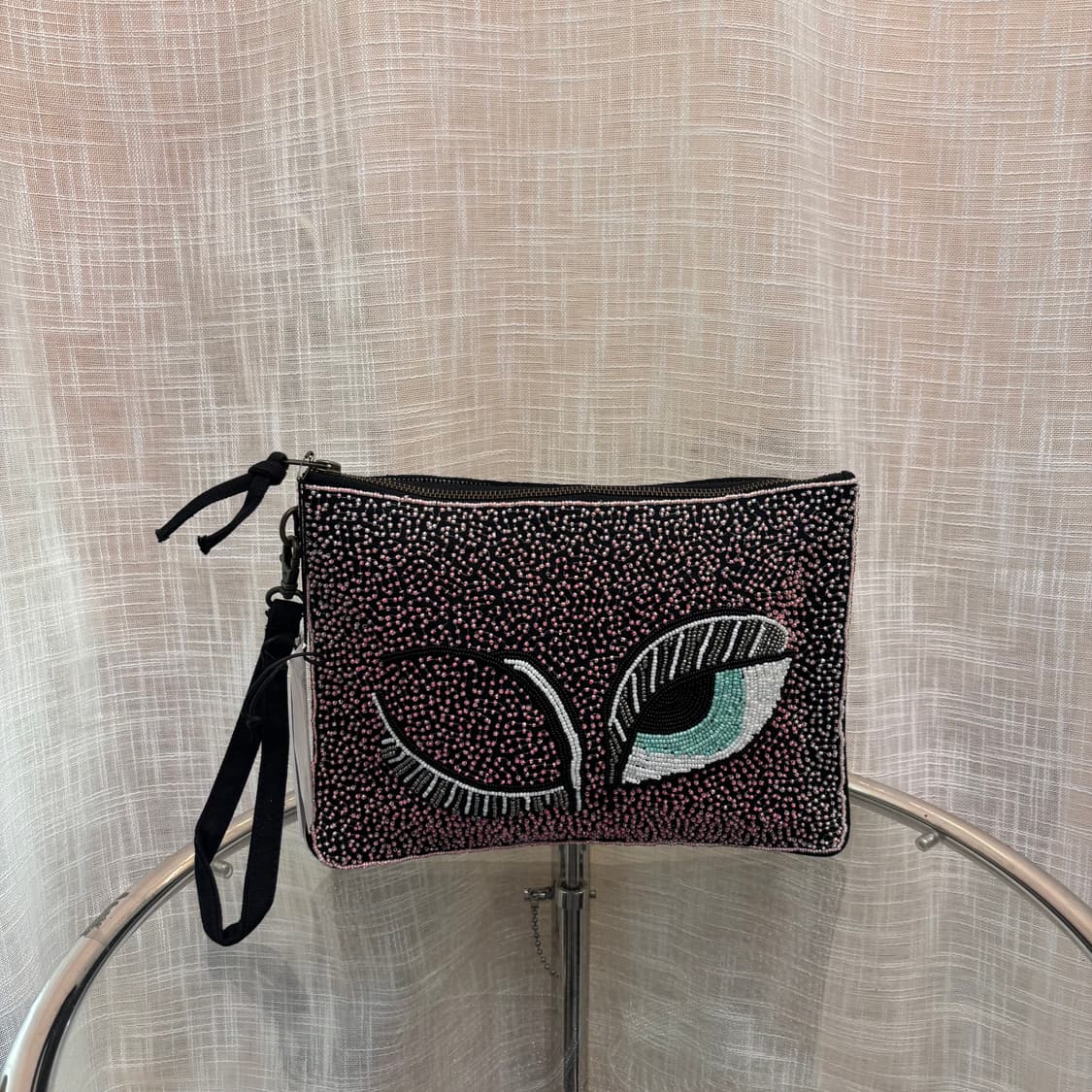 에센셜 엔트워프 클러치백     상품이미지1