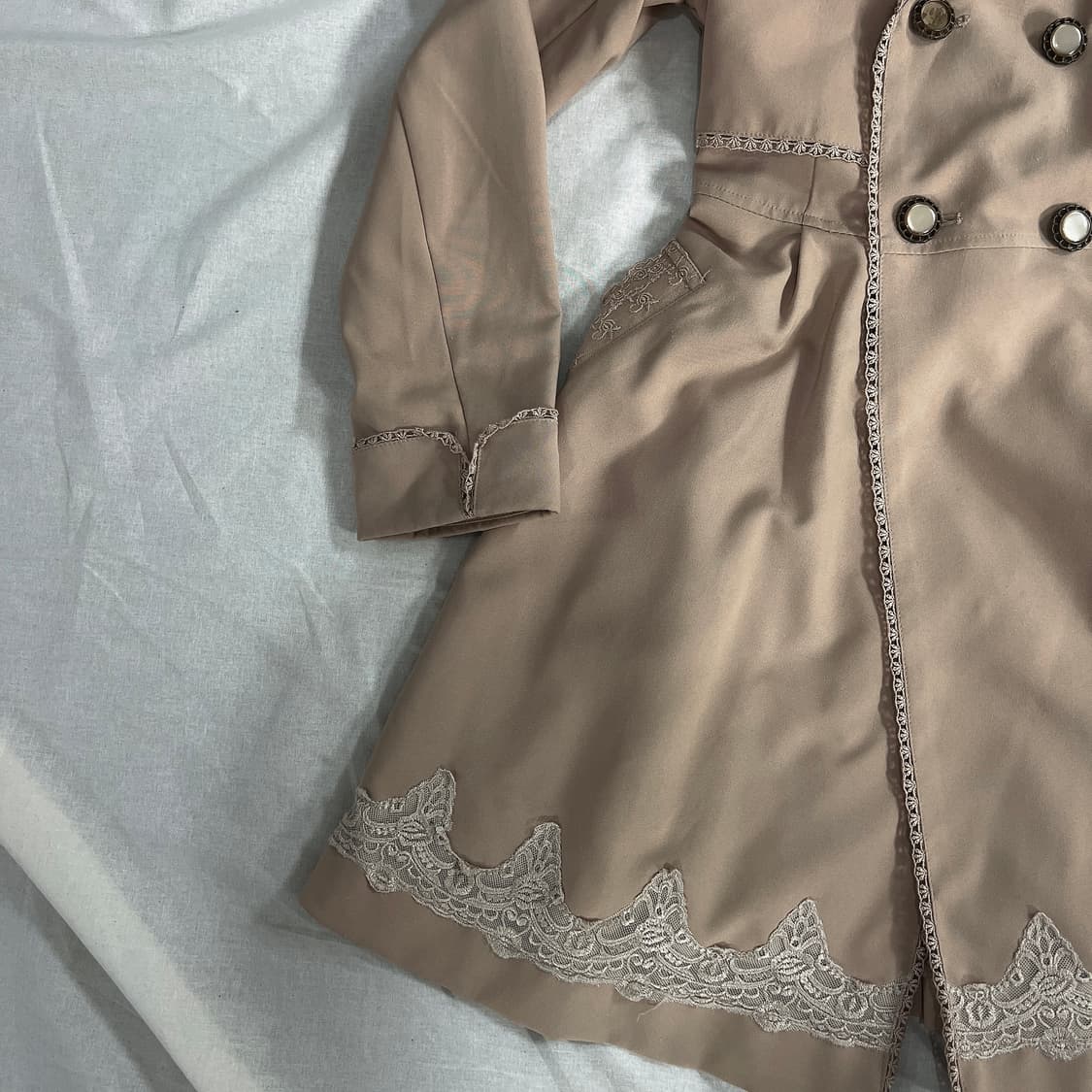 엑시즈팜 레이스 양산형 트렌치 코트 원피스 상품이미지4