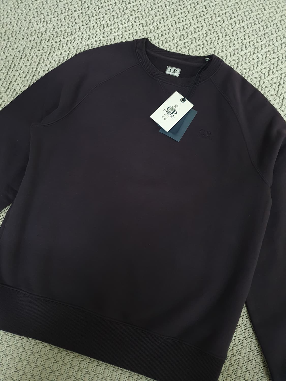 자수가 들어간 보라색 스웨트셔츠 상품이미지2