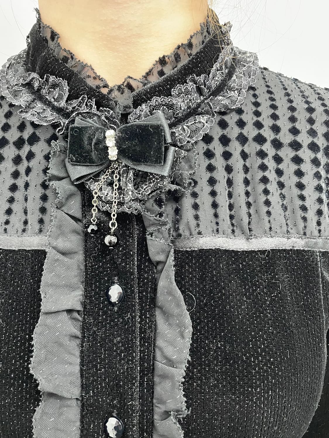 고딕 벨벳 프릴 블라우스 상품이미지3