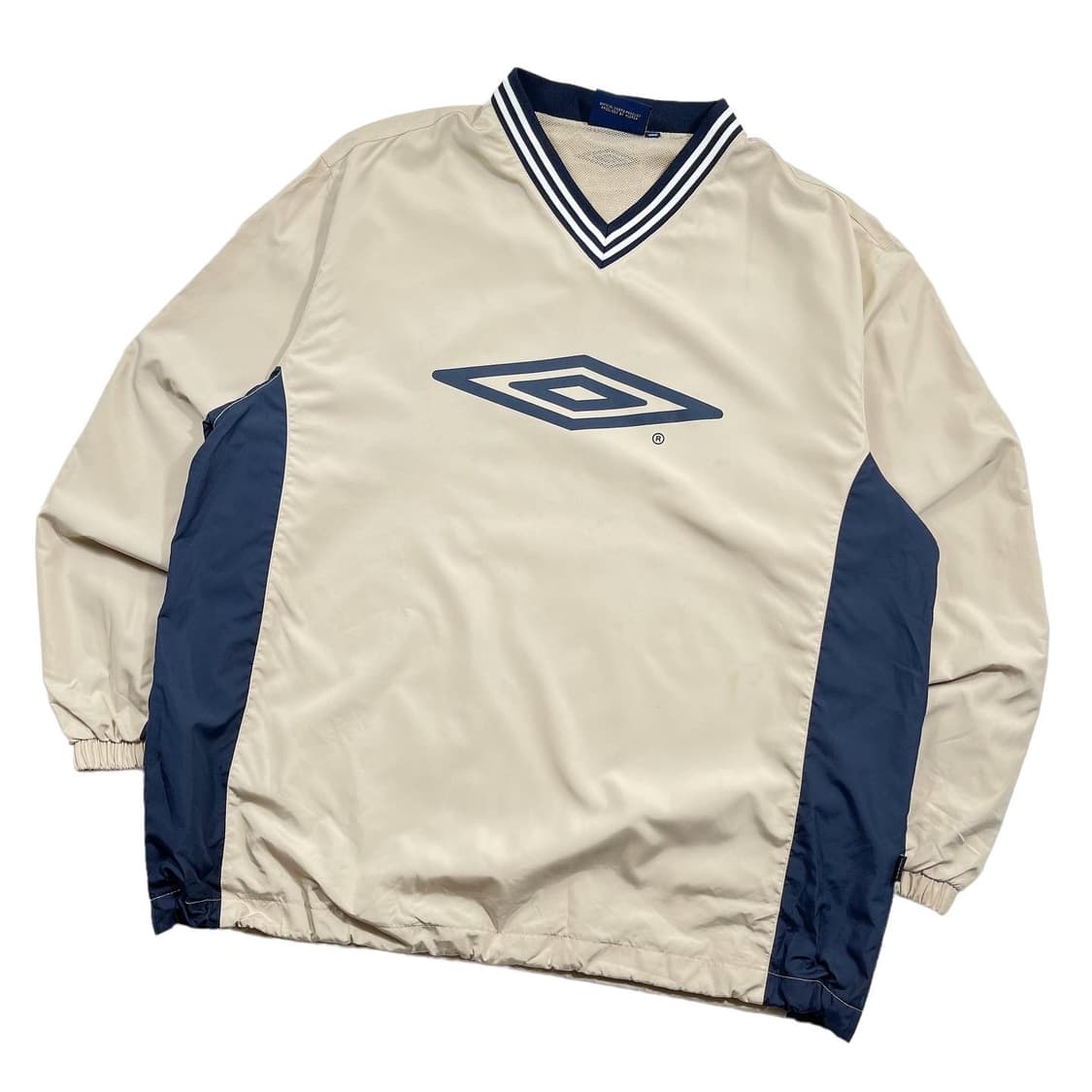 엄브로 배이지컬러 빅로고 웜업 상품이미지1