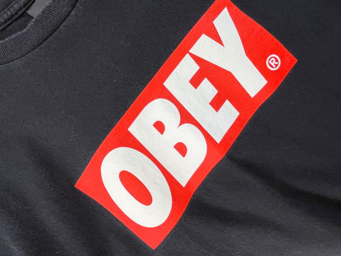 오베이 로고 프린팅 반팔티 블랙 상품이미지2